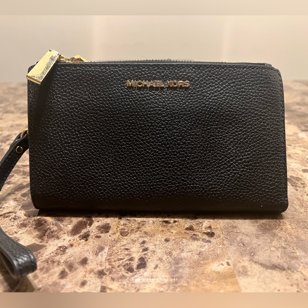 Michael Kors Adele Leather Smartphone Wallet
Style# 32T7GAFW4L